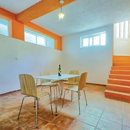 Two-bedroom In Semesterbostad Zavalatica